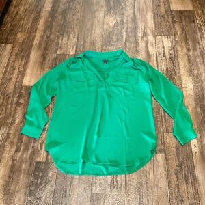 Worn once, Ann Taylor, Beautiful Green lightweight Long Sleeve Blouse, Size medi